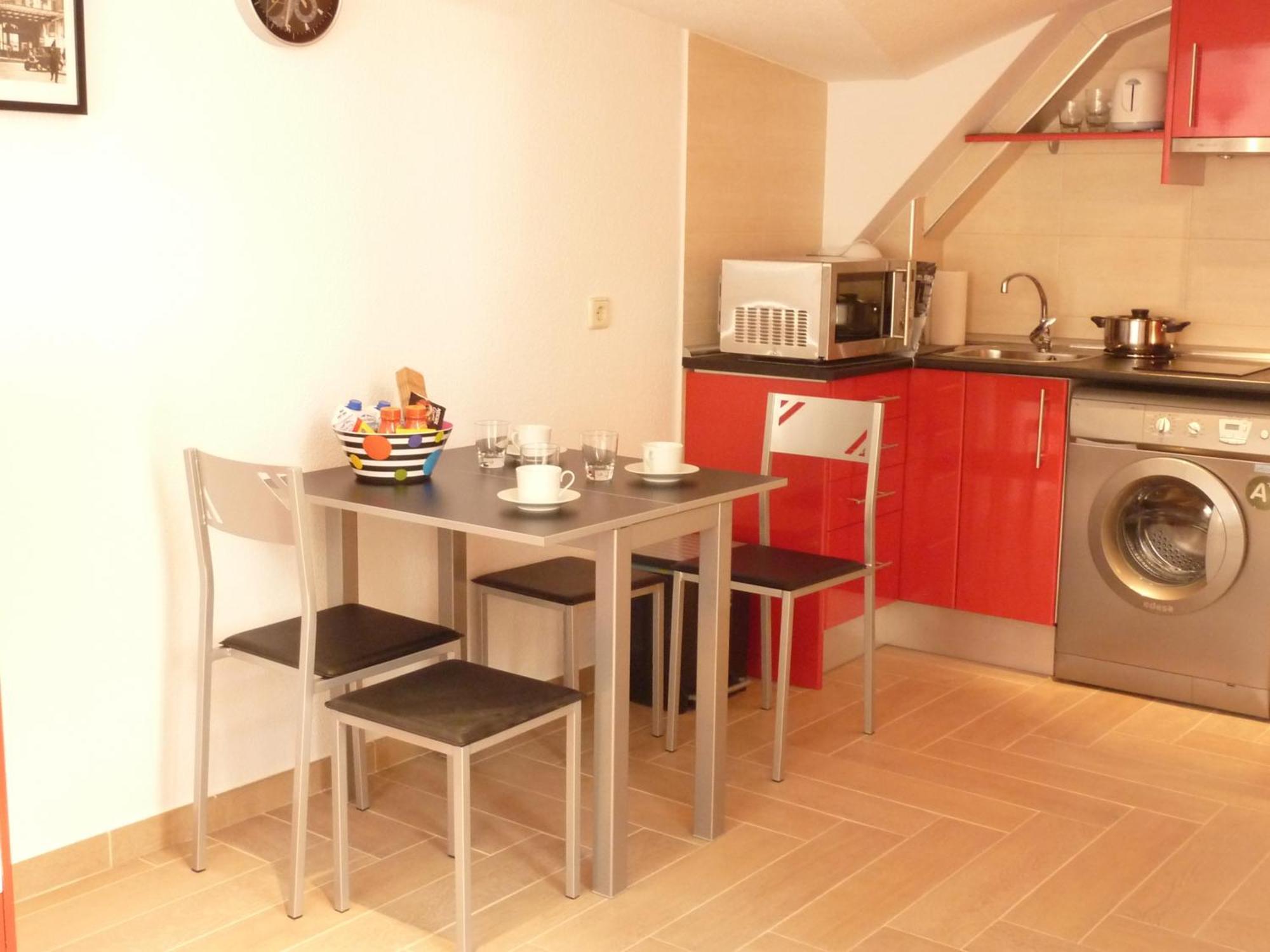 Apartamentos Madrid Centro Exteriör bild